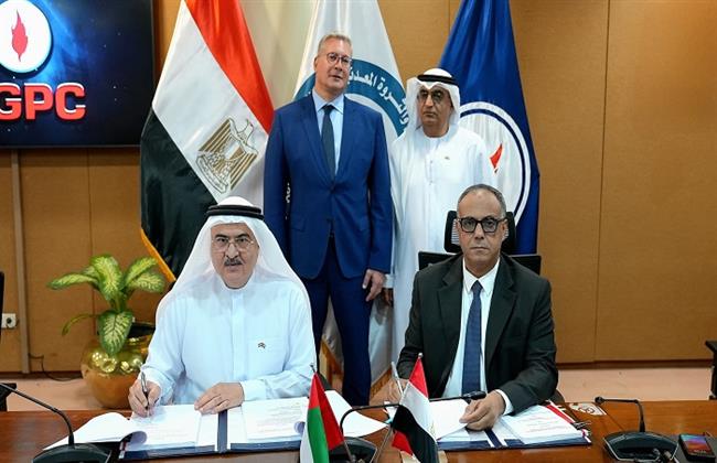 "البترول" توقع 3 اتفاقيات جديدة للبحث عن البترول والغاز في الصحراء الغربية وخليج السويس وشمال سيناء 