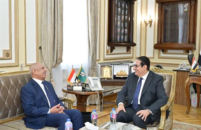 جامعة القاهرة تبحث تعزيز التعاون مع الأكاديمية العربية للعلوم والتكنولوجيا لدعم البحث والتعليم العالي