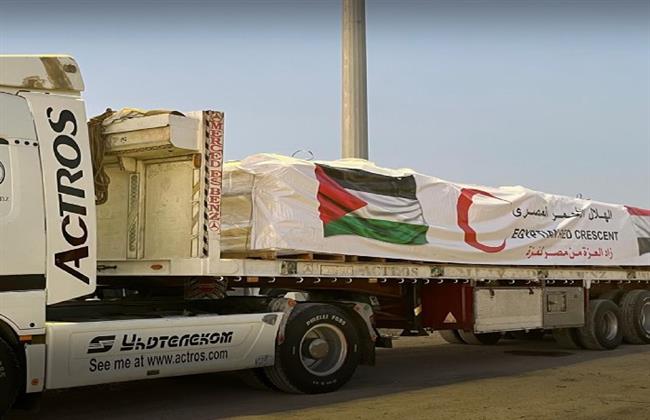 الهلال الأحمر: قافلة "زاد العزة" الـ37 تحمل 2500 طن مساعدات إغاثية عاجلة للفلسطينيين بغزة