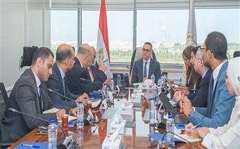 وزير الاستثمار يبحث مع وفد البنك الدولي سبل تنمية الشراكة بين الجانبين