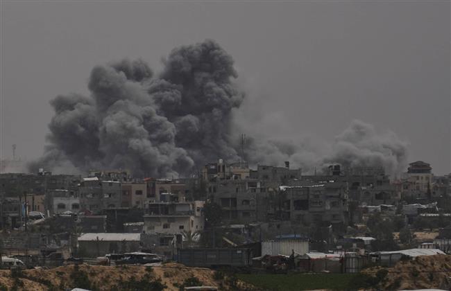 الاحتلال ينفذ عمليات نسف للمباني وتفجير روبوتات في حي تل الهوى