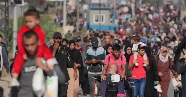 مشاهد مأساوية.. الاحتلال يجبر الفلسطينيين على النزوح من غزة