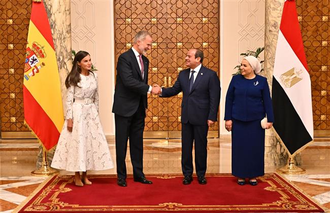 الرئيس السيسي وقرينته يستقبلان ملك وملكة إسبانيا بقصر الاتحادية.. صور