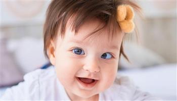 للأمهات.. 7 عوامل تسبب حركة العين السريعة عند طفلك وأعراضه 