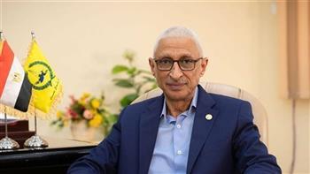 محافظ شمال سيناء يفتتح معرض الصقور والصيد على هامش مهرجان الهجن