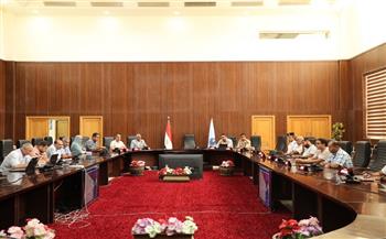 سكرتير عام البحر الأحمر يستعرض مقترح تطوير طريق الحجاز بالغردقة  