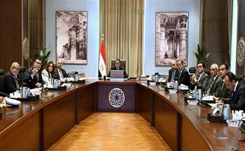 رئيس الوزراء يتابع تنفيذ اشتراطات وضوابط إعلانات على الطرق العامة والمحاور