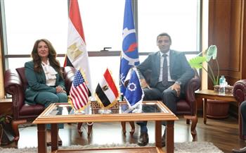محافظ السويس يستقبل السفيرة الأمريكية بالقاهرة لبحث سبل التعاون