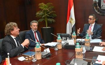وزير الاستثمار يبحث مع السفير الإيطالي ووفد شركة تكنوكاب سبل تعزيز التعاون 