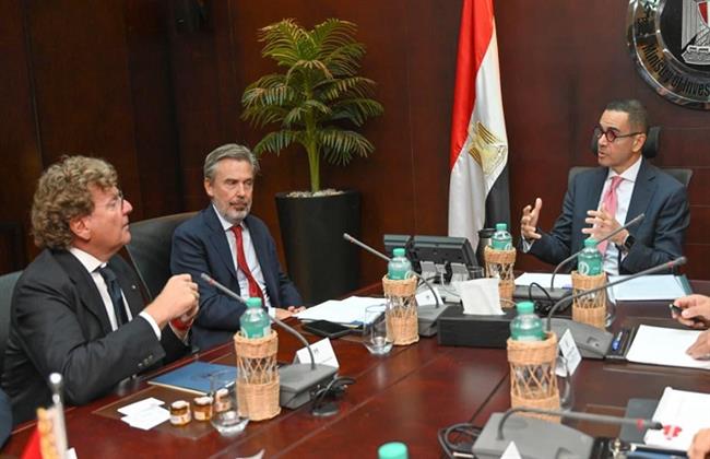 وزير الاستثمار يبحث مع السفير الإيطالي ووفد شركة تكنوكاب سبل تعزيز التعاون 