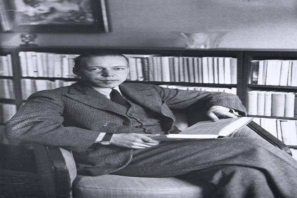 ميكا فالتري.. روائي فنلندي خلدته روايته التاريخية «سنوحي المصري»  