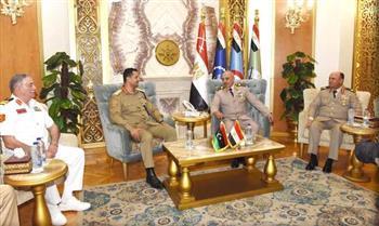 رئيس الأركان يناقش مع نظيره الليبى تعزيز التعاون العسكرى والأمنى