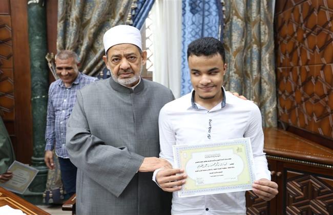 شيخ الأزهر يكرم 29 طالبًا وطالبة لفوزهم بمستوى حفظ متن "الخريدة البهية" 