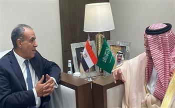 وزير الخارجية يبحث مع وزير التجارة السعودي سبل تعزيز التعاون الاقتصادي والاستثماري