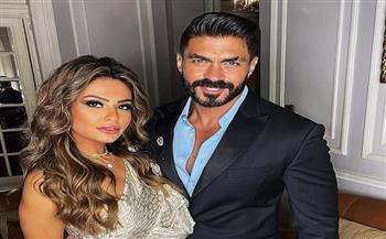 "مفيش حد هيجي مكانك".. خالد سليم يشارك في تريند الذكاء الاصطناعي بصورة مع زوجته