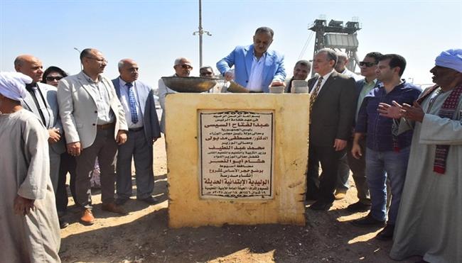 بتكلفة 17.2 مليون جنيه.. «محافظ أسيوط» يضع حجر الأساس لمشروع إنشاء مدرسة الوليدية الابتدائية 