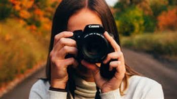 لو حلمك تكوني مصورة فوتوغرافية.. اتبعي تلك الخطوات
