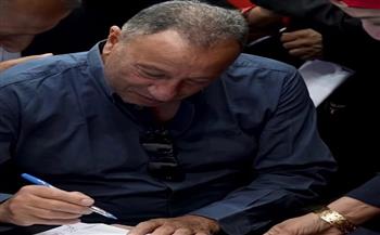 محمود الخطيب يدلي بصوته في الجمعية العمومية للنادي الأهلي