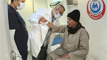 «صحة المنيا» توقع الكشف الطبي المجاني على 965 مواطنا بقرية بأبو قرقاص