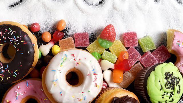 احذر الإكثار من تناول السكريات .. لهذه الاسباب