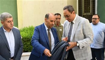 محافظ قنا يشهد تسليم 800 حقيبة مدرسية للطلاب الأولى بالرعاية