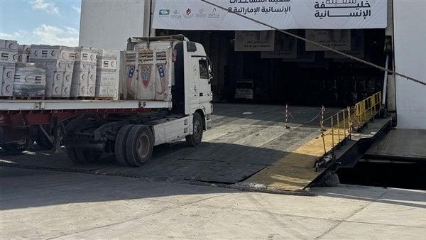 تفريغ السفينة الإماراتية «حمدان الإنسانية» بميناء العريش تمهيدًا لإدخال مساعداتها إلى غزة
