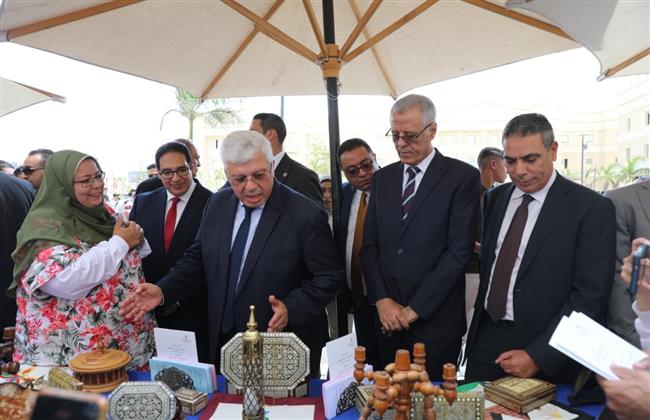 وزير التعليم العالي يتفقد جامعة القاهرة الأهلية ويطمئن على انتظام الدراسة بها