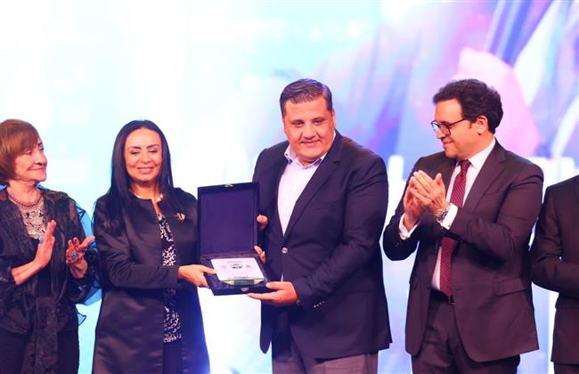محافظ الغربية يهنئ الدكتور مصطفى زمزم ابن مركز زفتى على تكريمه بمُلتقى "أولادنا"
