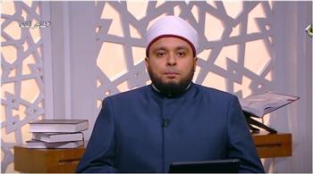 أمين الفتوى يوضح حكم ارتداء الرجل لسلسلة فضة