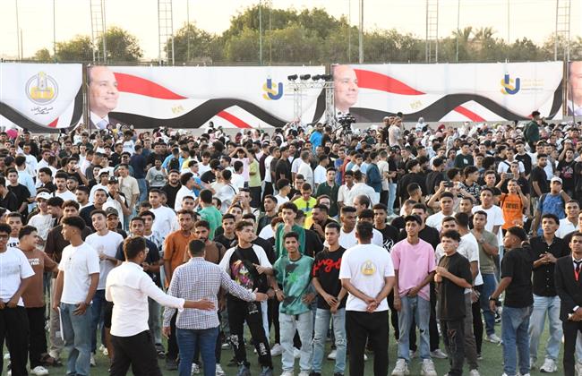 وزيرا الشباب و المجالس النيابية ومحافظ القاهرة يشهدون استقبال الطلاب بجامعة حلوان