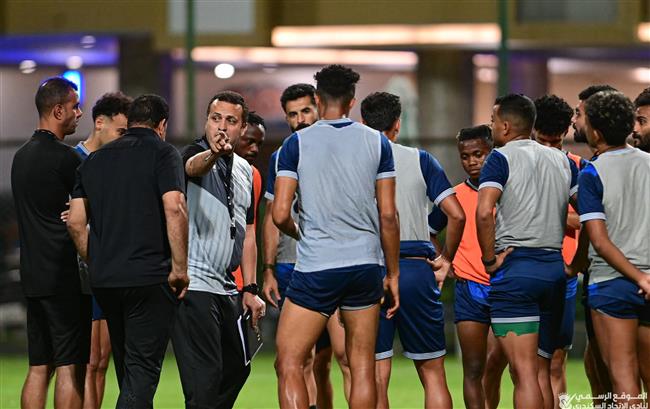 تامر مصطفى يقود أول مران لفريق الاتحاد السكندري 