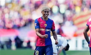 مدرب برشلونة يقلل من حظوظ لامين يامال في الفوز بالكرة الذهبية