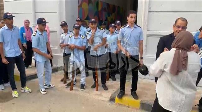 بـ عرض عسكري.. تألق لافت لطلاب المدرسة السعيدية في أول يوم دراسي|صور