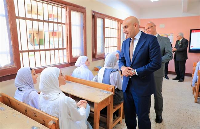 خلال جولته بمدارس القليوبية.. وزير التعليم: تدريس مادة البرمجة سيتم عبر منصة "كويرو" اليابانية