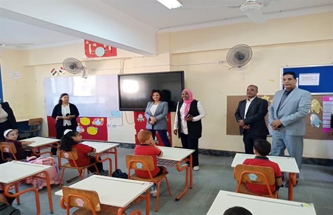 نائب محافظ البحر الأحمر ومديرة التربية والتعليم بالمحافظة تتابعان انتظام الدراسة في يومها الأول