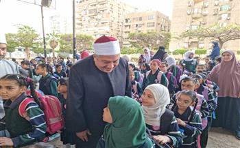 رئيس قطاع المعاهد الأزهرية يتفقد مجمع مدينة نصر في أول أيام العام الدراسي الجديد