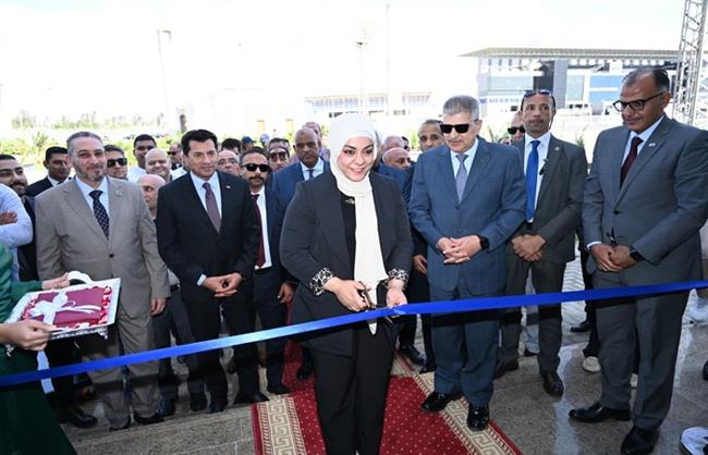 وزير الرياضة ورئيس قناة السويس يفتتحان صالة "سارة سمير" لـ رفع الأثقال    