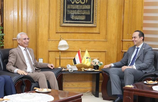 رئيس جامعة المنيا: وضع خطة تنفيذية للوصول بالطاقة الاستيعابية للمستشفيات الجامعية إلى 4 آلاف سرير