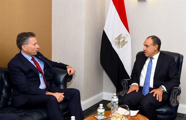 وزير الخارجية يلتقى مع وكيل الأمين العام للشئون الإنسانية في نيويورك