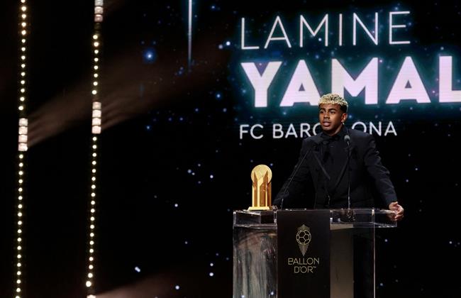 لامين يامال يفوز بجائزة كوبا للرجال لأفضل لاعب شاب