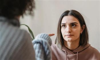 سلوكيات تكشف من يظنّون أنفسهم الأذكى بين الجميع