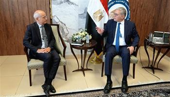 وزير البترول يبحث مع "توتال إنرجيز" الفرنسية تعزيز التعاون في شرق المتوسط 