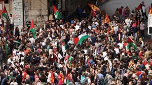 تظاهرات حاشدة بالمدن الإيطالية واحتجاجات أمام القنصلية الإسرائيلية في باري لأجل غزة