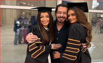 أحمد زاهر عن تخرج ابنتيه ملك وليلى: "شرفتوني وحسستوني بالفخر"