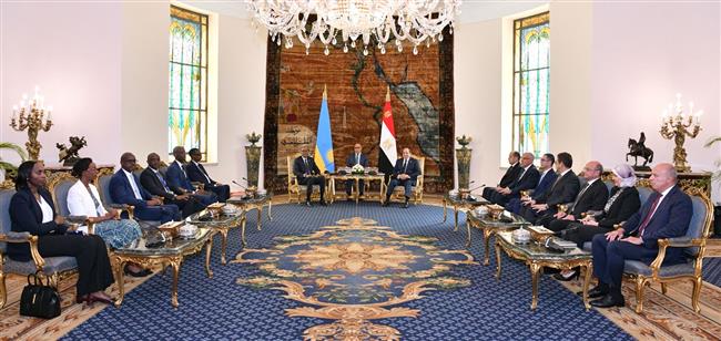 الرئيس السيسي يطلع نظيره الرواندي على جهود مصر لوقف الحرب الإسرائيلية على غزة
