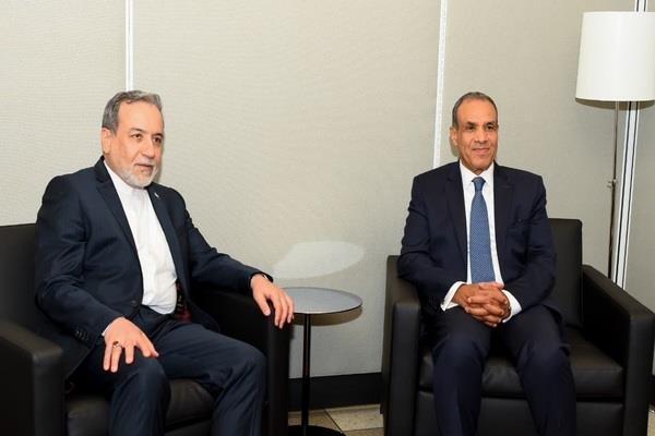 وزير الخارجية يبحث مع نظيره الإيراني تطورات ملف طهران النووي