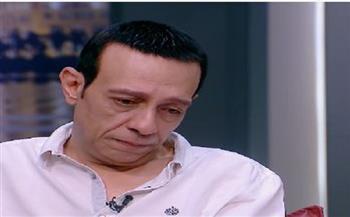 محمد عبد الحافظ يبكي على الهواء متأثرًا بذكرى رحيل والده: "كأنه توفي بالأمس"