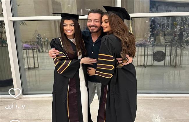 أحمد زاهر يحتفل بتخرج ملك وليلى.. ويشارك لحظة الفرح مع جمهوره