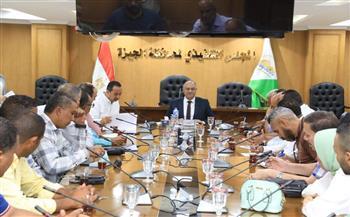 تنفيذًا لتكليفات محافظ الجيزة.. اجتماع لمتابعة خطة الارتقاء بمنظومة النظافة بالأحياء