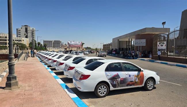 تسليم 27 سيارة أجرة جديدة لشباب السويس ضمن بروتوكول تعاون مع جهاز تنمية المشروعات